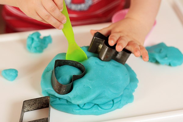 DIY jelly playdough (via www.thingsforboys.com)