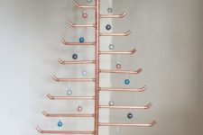 02 a copper pipe Christmas tree with ornaments in various shades of blue