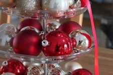 02 put silver, champagne and red ornaments on a glass stand for a cool look