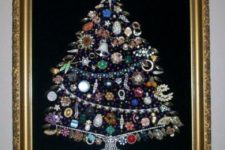 05 a huge jewelry Christmas tree in different colors with monograms in the corner