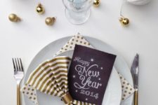 06 a simple place setting with touches of gold, a chalkboard card and tiny shiny ornaments