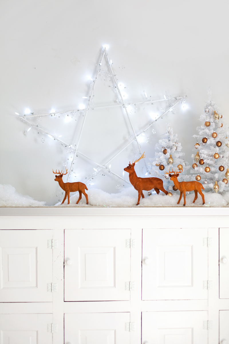 DIY LED star holiday wreath (via abeautifulmess.com)
