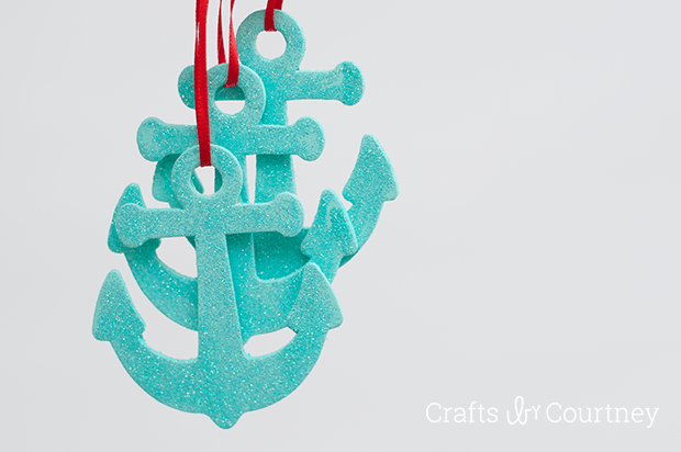 DIY turquoise glitter anchor ornaments (via www.craftsbycourtney.com)