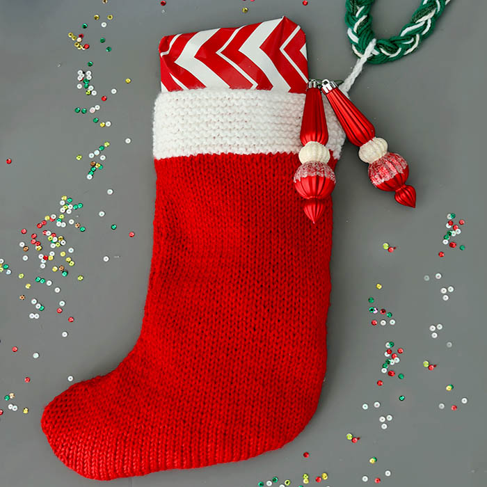 DIY flat knit Christmas stocking in red and white (via www.gina-michele.com)