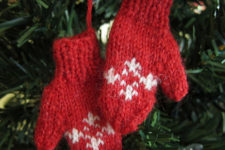 DIY red mini mittens for Christmas decor