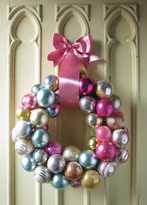 DIY colorful Christmas ball ornament wreath (via www.shelterness.com)