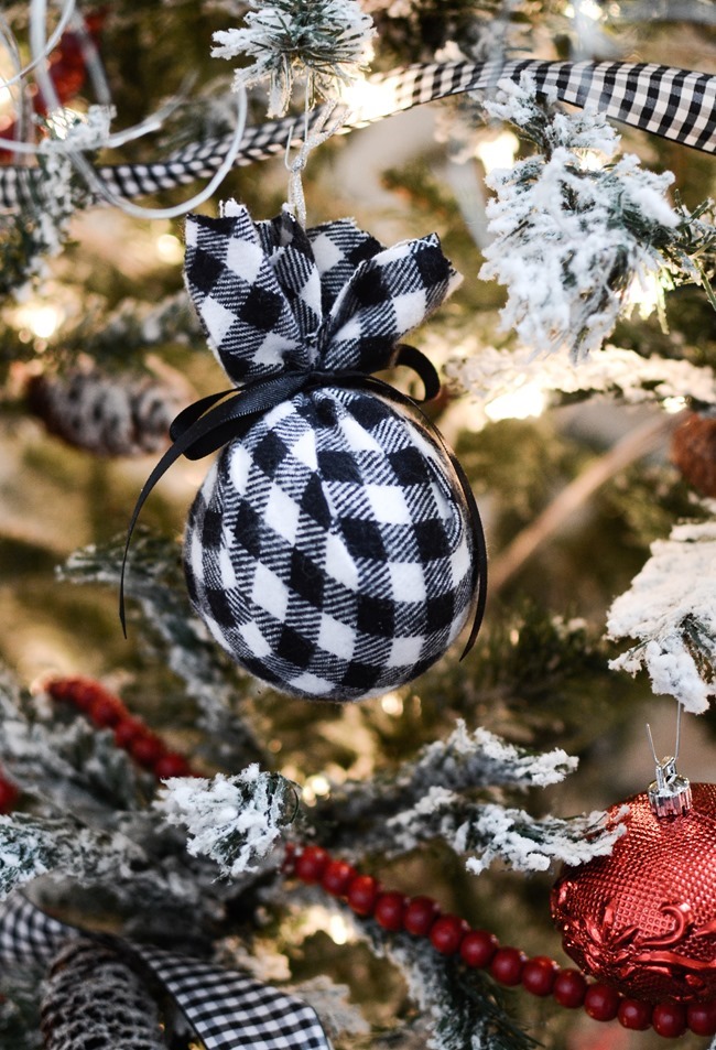 DIY plaid flannel Christmas ornaments (via thefrugalhomemaker.com)