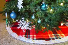 DIY plaid Christmas tree skirt with satin