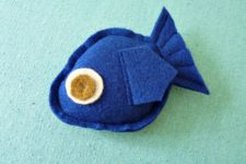DIY fish-shaped catnip toy