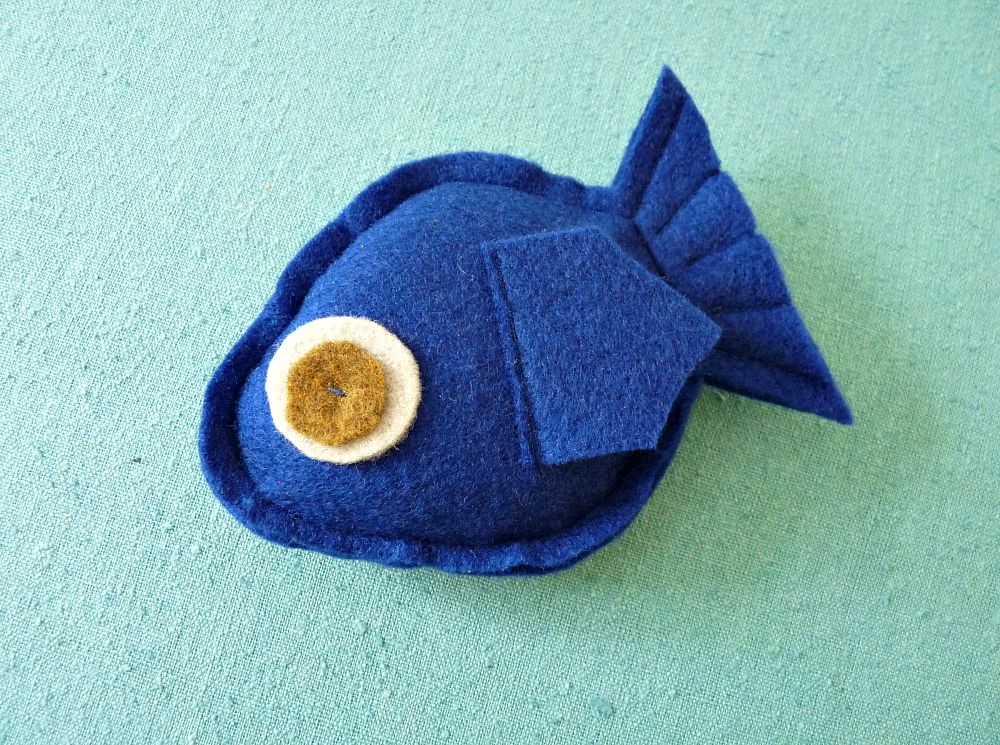 DIY fish shaped catnip toy