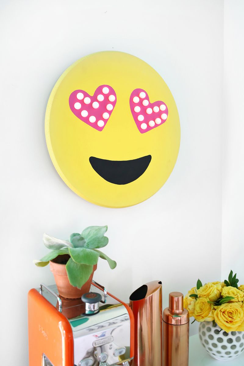DIY emoji marquee with heart shaped eyes