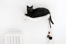 DIY wall-mounted cat hammock bed