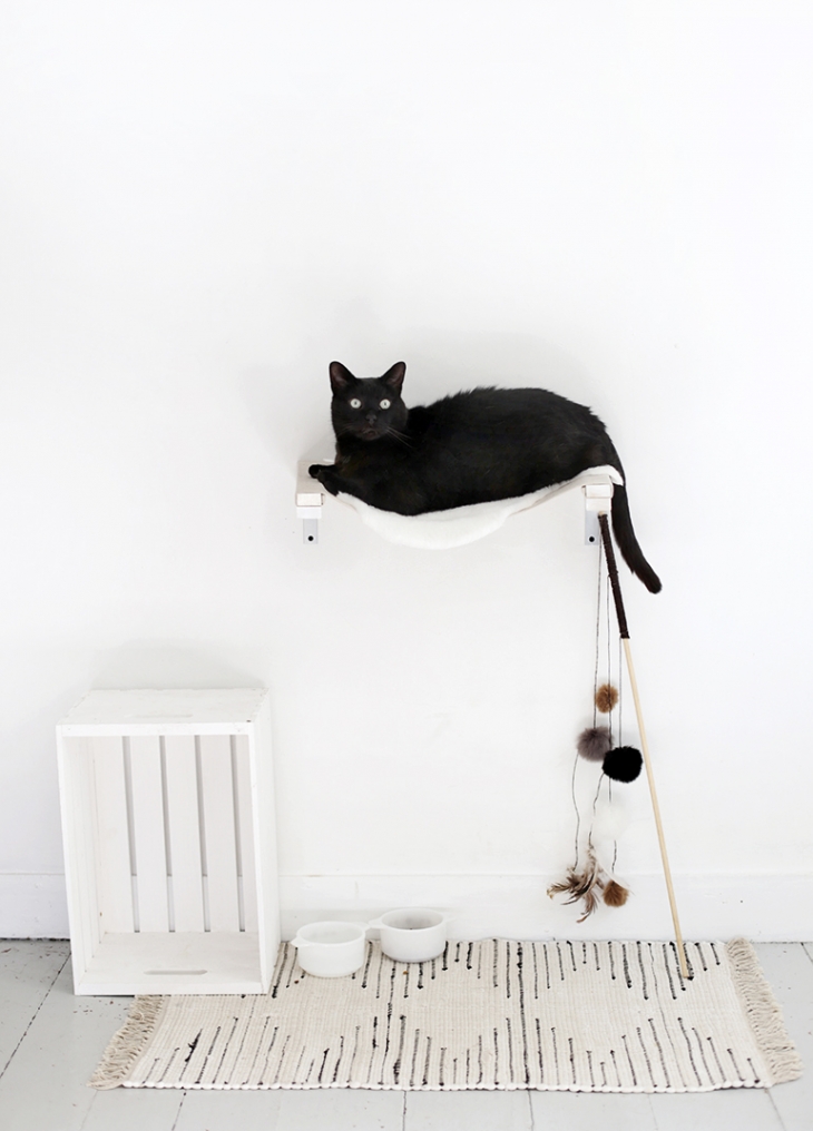 DIY wall-mounted cat hammock bed (via themerrythought.com)
