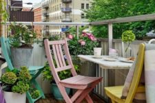 09 pastel-colored folding chairs plus rugs and fresh greenery for a spring-ready balcony