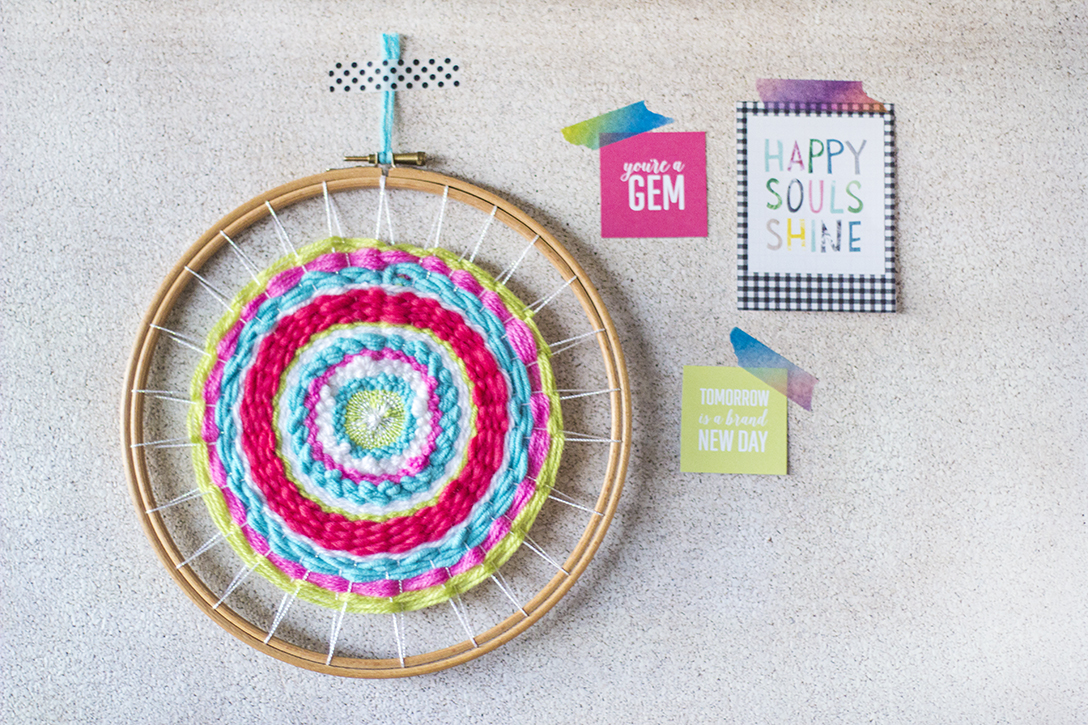 DIY colorful woven wall hanging with an embroidery hoop (via www.liveitloveitmakeit.com)