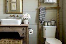 09a rustic ladder is used for bathroom storage and doesn’t take much space