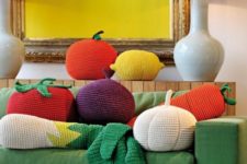 11 colorful crocheted vegetable and fruit pillows to make the space lively and bold