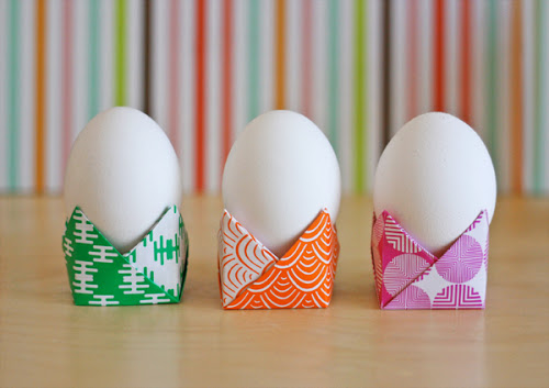 DIY colorful origami egg holders (via howaboutorange.blogspot.ru)