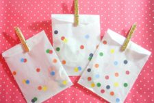 DIY paper favor bags with confetti