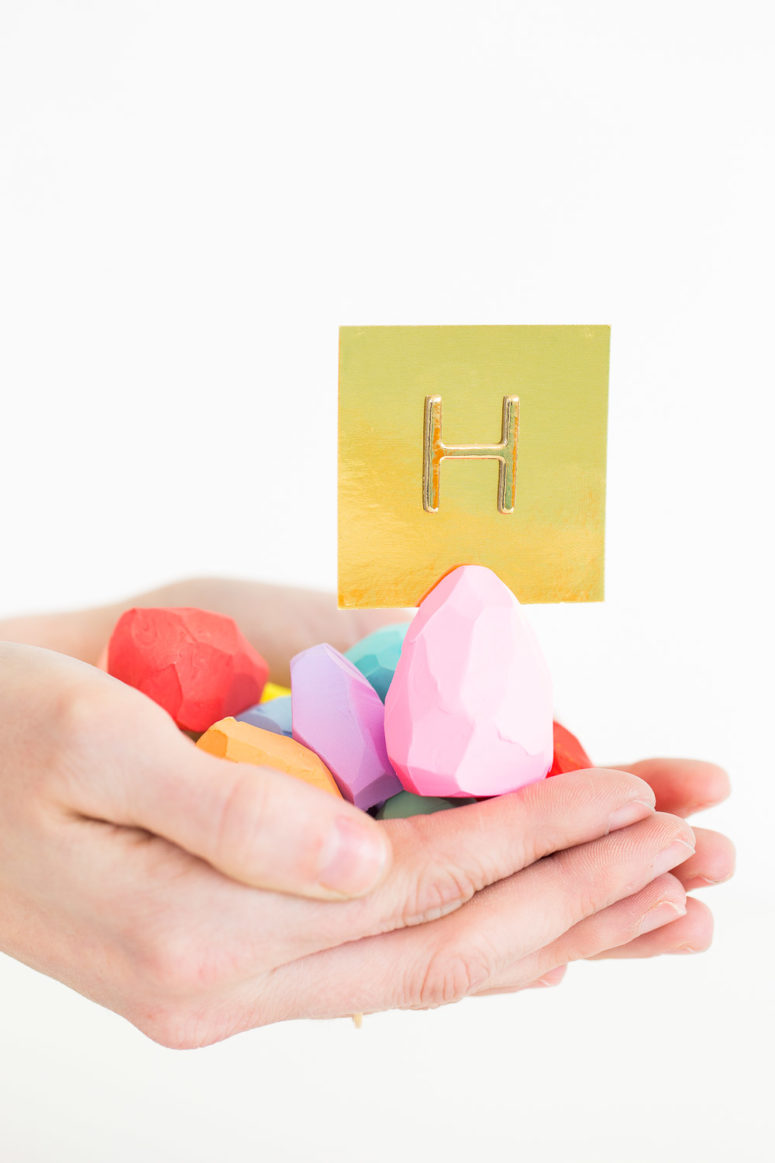 DIY faceted Easter egg card holders (via sugarandcloth.com)