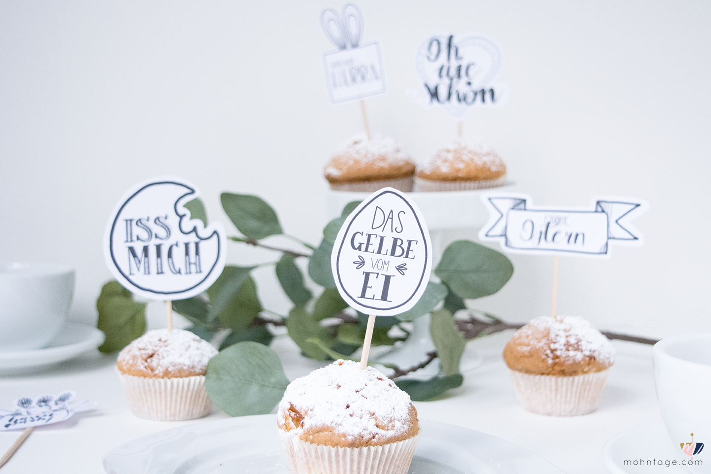 DIY fun hand lettering cupcake toppers for Easter (via www.mohntage.com)