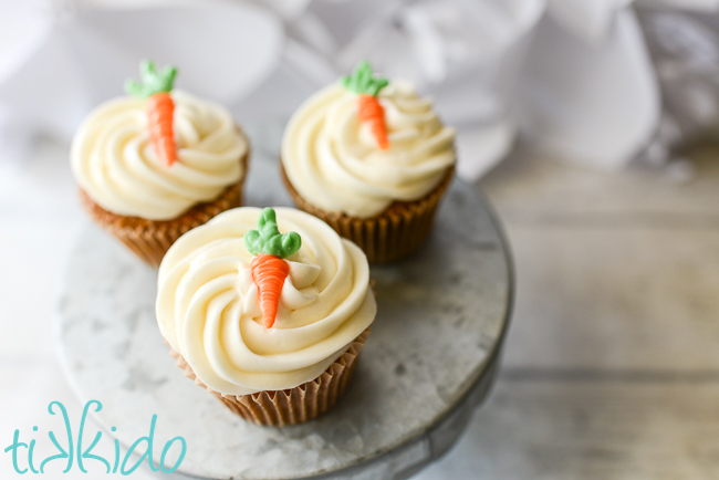 DIY edible carrot cupcake toppers for Easter (via tikkido.com)
