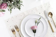 DIY Easter placemats with speckled egg prints