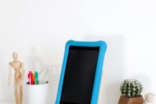DIY simple and stylish plywood tablet stand