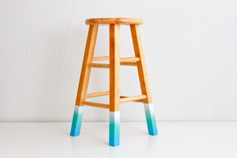DIY ombre dipped leg stool (via www.brit.co)
