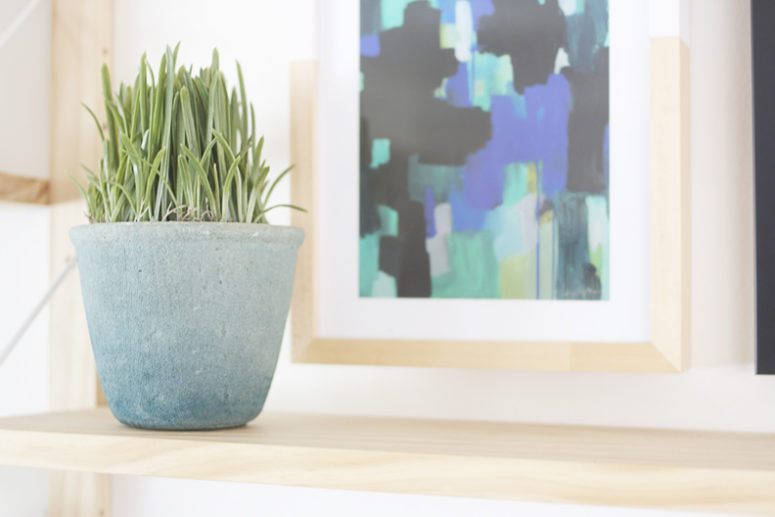 DIY dip dyed ombre planter with a texture and a natural feel (via www.hellolidy.com)