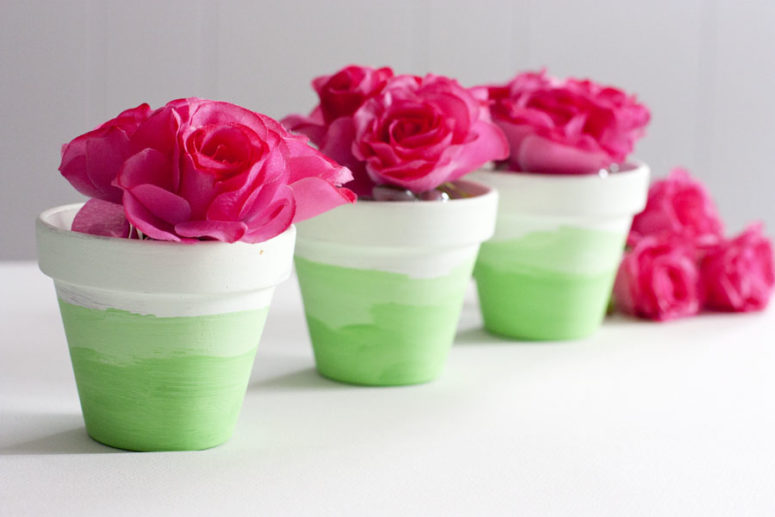 DIY mini ombre green painted flower pots (via smallstuffcounts.com)