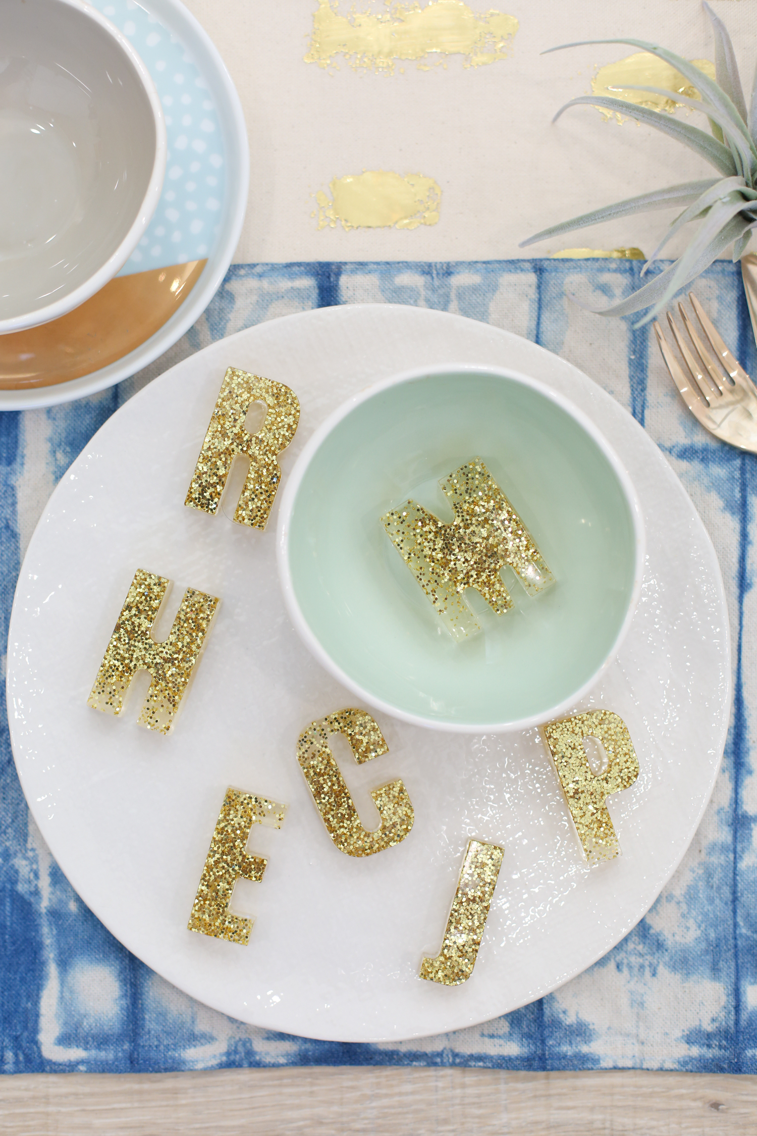 DIY resin and gold glitter monogram place cards