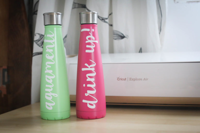 DIY colorful hand lettered water bottles (via www.thesweetersideofmommyhood.com)