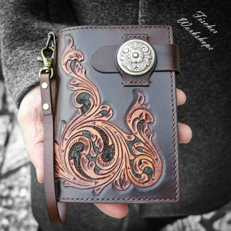 DIY artisan leather passport pouch (via www.fischerworkshops.com)