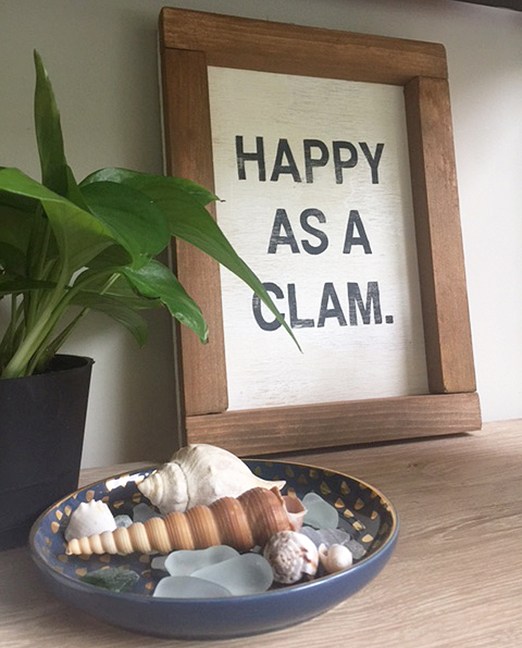 DIY framed wooden sign with a quote (via www.grecodesigncompany.com)