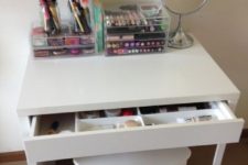 03 a cute makeup nook with an IKEA Micke desk – you won’t need more for everythign you have