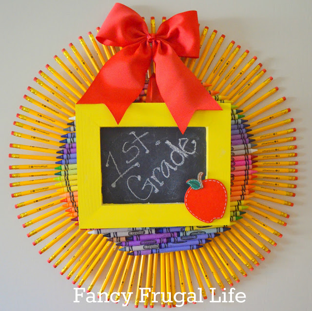 DIY pencil, crayon wreath with a chalkboard  (via fancyfrugallife.com)