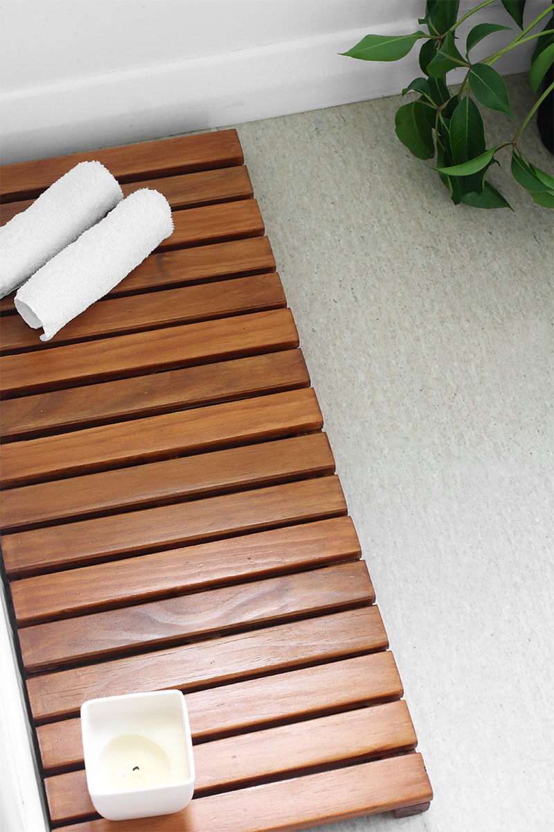 DIY hardwood bathroom mat or a mat of repurposed wooden slats
