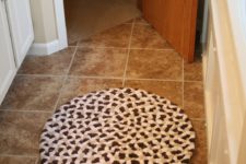 DIY well absorbing bathroom mat of old towels