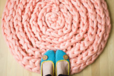 DIY extremely chunky crochet rug
