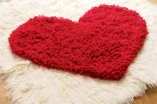 DIY crochet heart-shaped rug in red