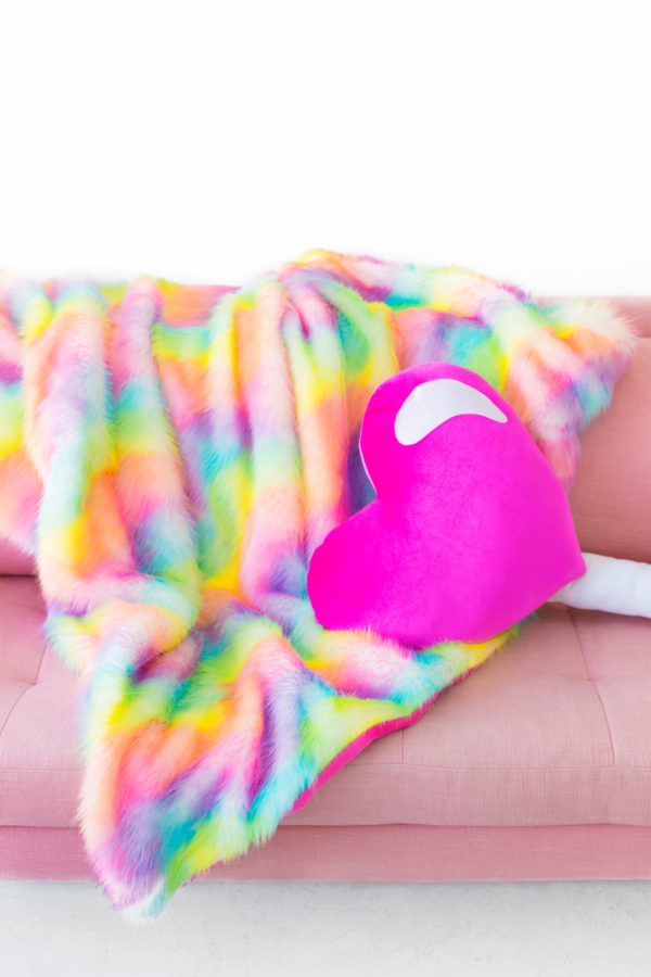 DIY rainbow faux fur blanket with pink backing (via studiodiy.com)