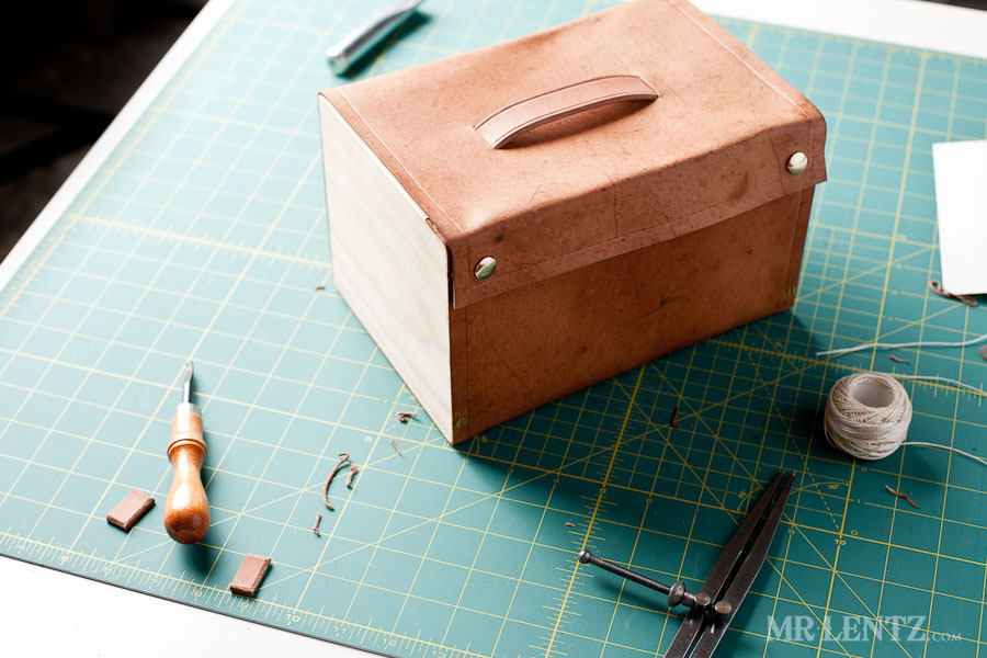 DIY wood and leather lunch box for adults