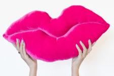 DIY bright pink velvet lips pillow