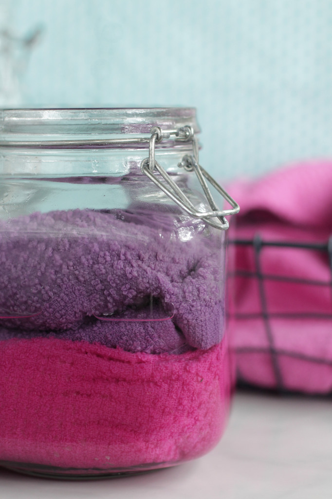 DIY cleaning wipes for bathrooms (via livesimply.me)