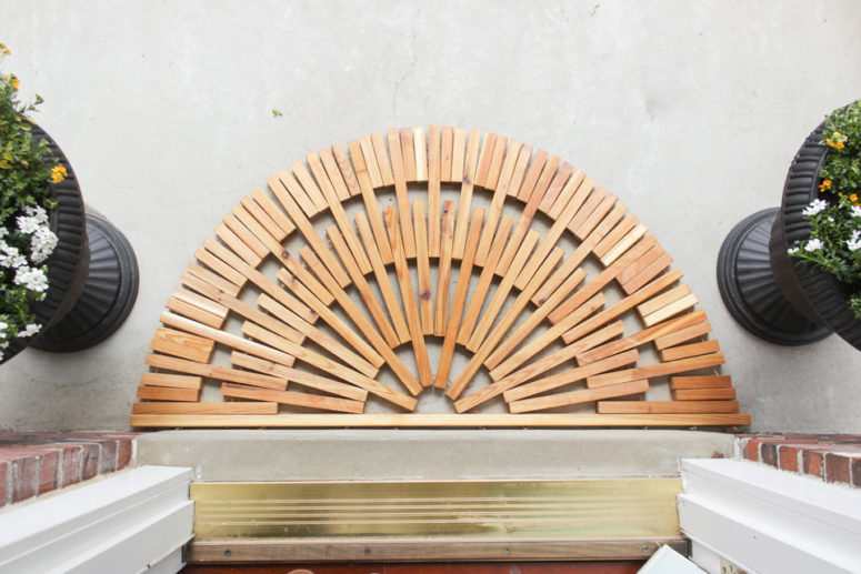 DIY sunburst wooden doormat of cedar boards (via www.shadesofblueinteriors.com)