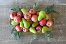 DIY simple fall centerpiece of pears, apples and eucalyptus