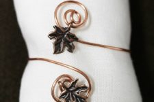 DIY 5 minute napkin rings with leaf charms