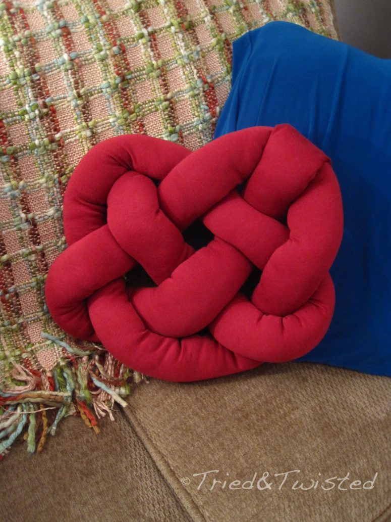 DIY bright red knot pillow for Valentine's Day (via triedandtwisted.blogspot.com)