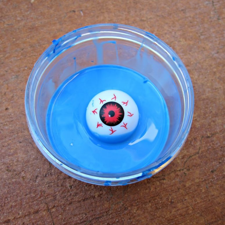 DIY bold blue slime with a large eyeball (via www.morenascorner.com)